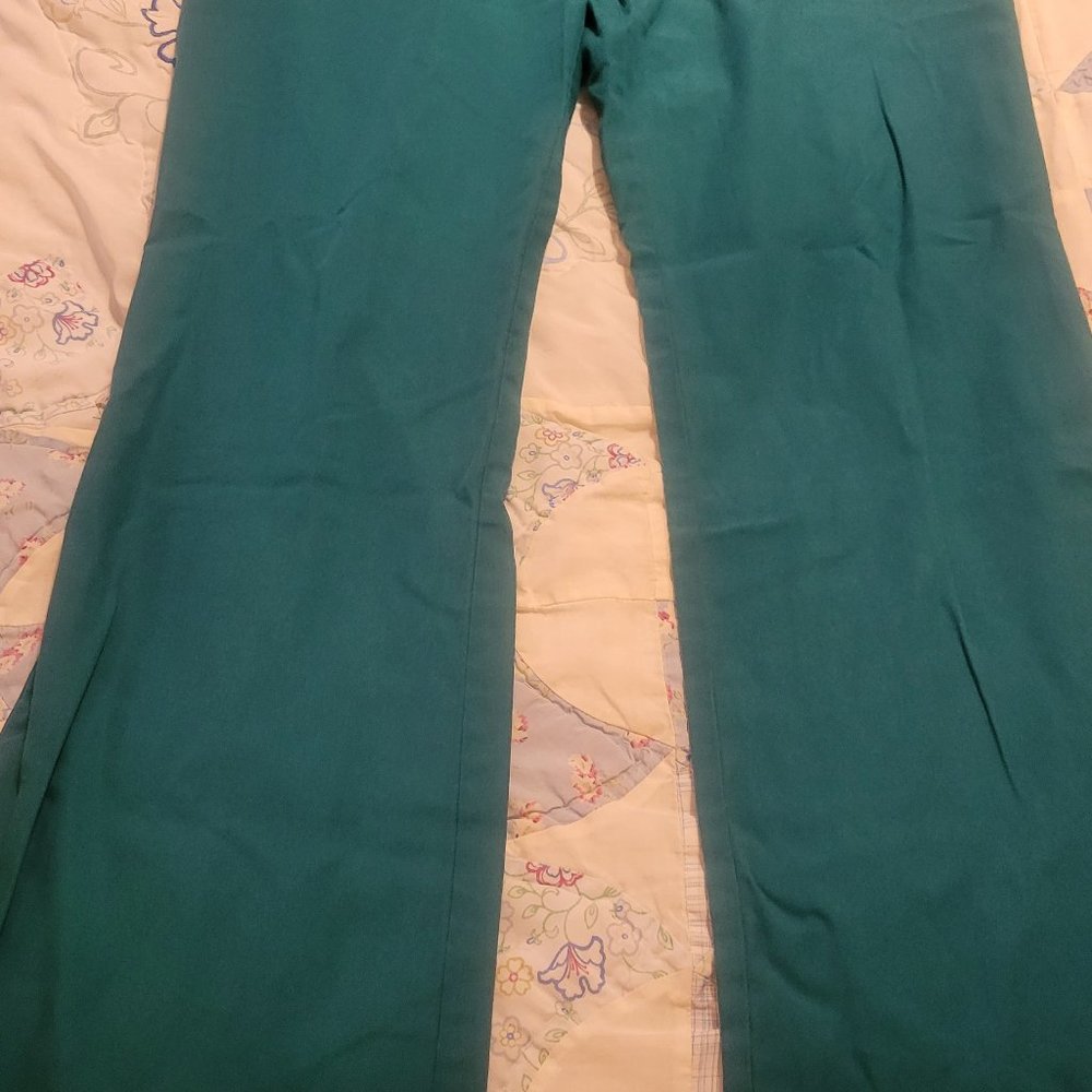 Mixed lot of two Scub pants, medium